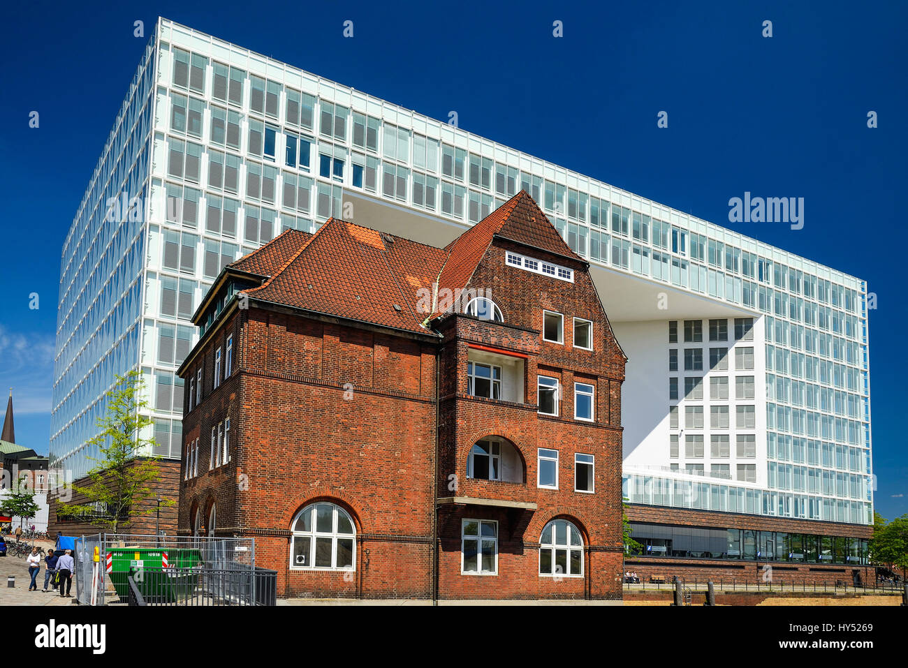 Ericus-Contor e vecchio edificio di mattoni nella città portuale di Amburgo, Germania, Europa Ericus-Contor und altes Backsteingebaeude in der Hafencity von H Foto Stock