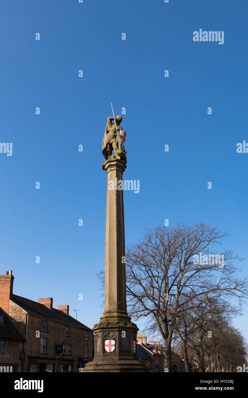 Statua di San Giorgio in Moreton-in-Marsh Foto Stock