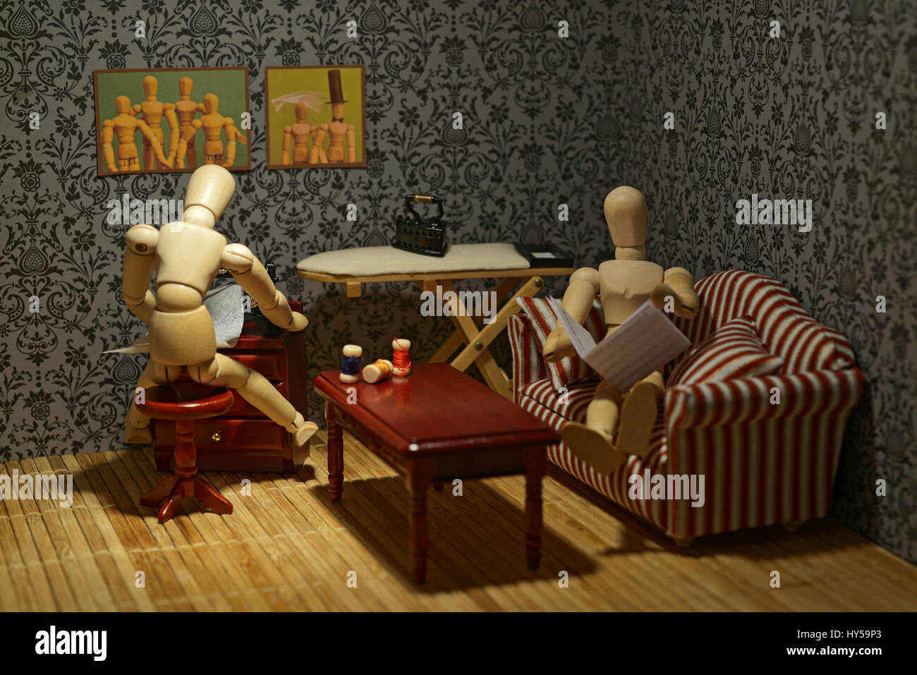La vita delle figure in legno - Vivere in Famiglia, vita quotidiana Foto Stock