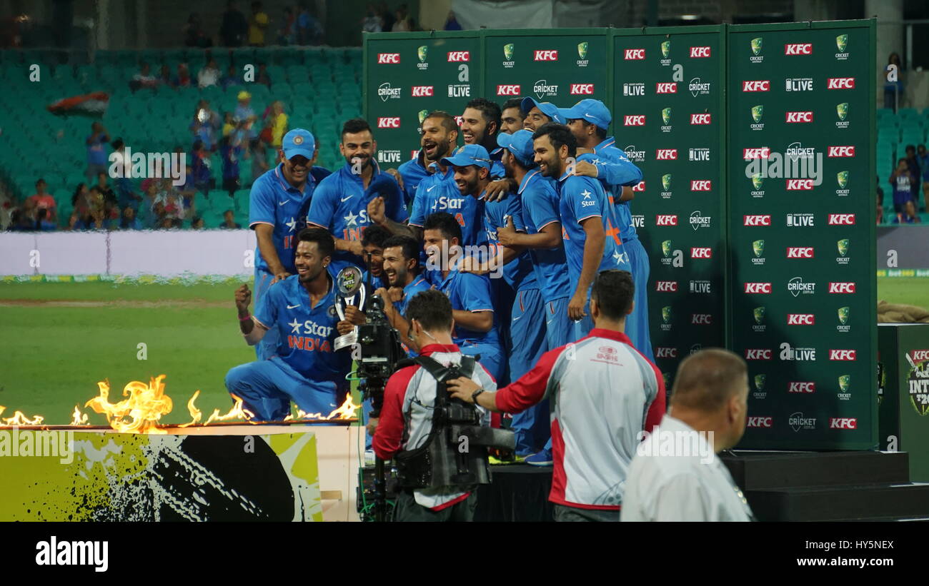 Squadra indiana di cricket celebrando la vittoria. Il team indiano ha vinto il T20 serie di cricket contro l'Australia in Sydney Australia Foto Stock