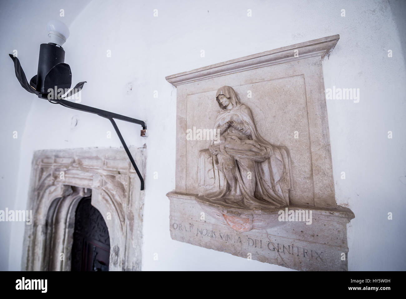 Pietà di rilievo nel Castello di Bran nei pressi di crusca, Romania, così chiamato 'Dracula Castello dell', casa di carattere del titolo in Bram Stoker's 'Dracula" nuovo Foto Stock