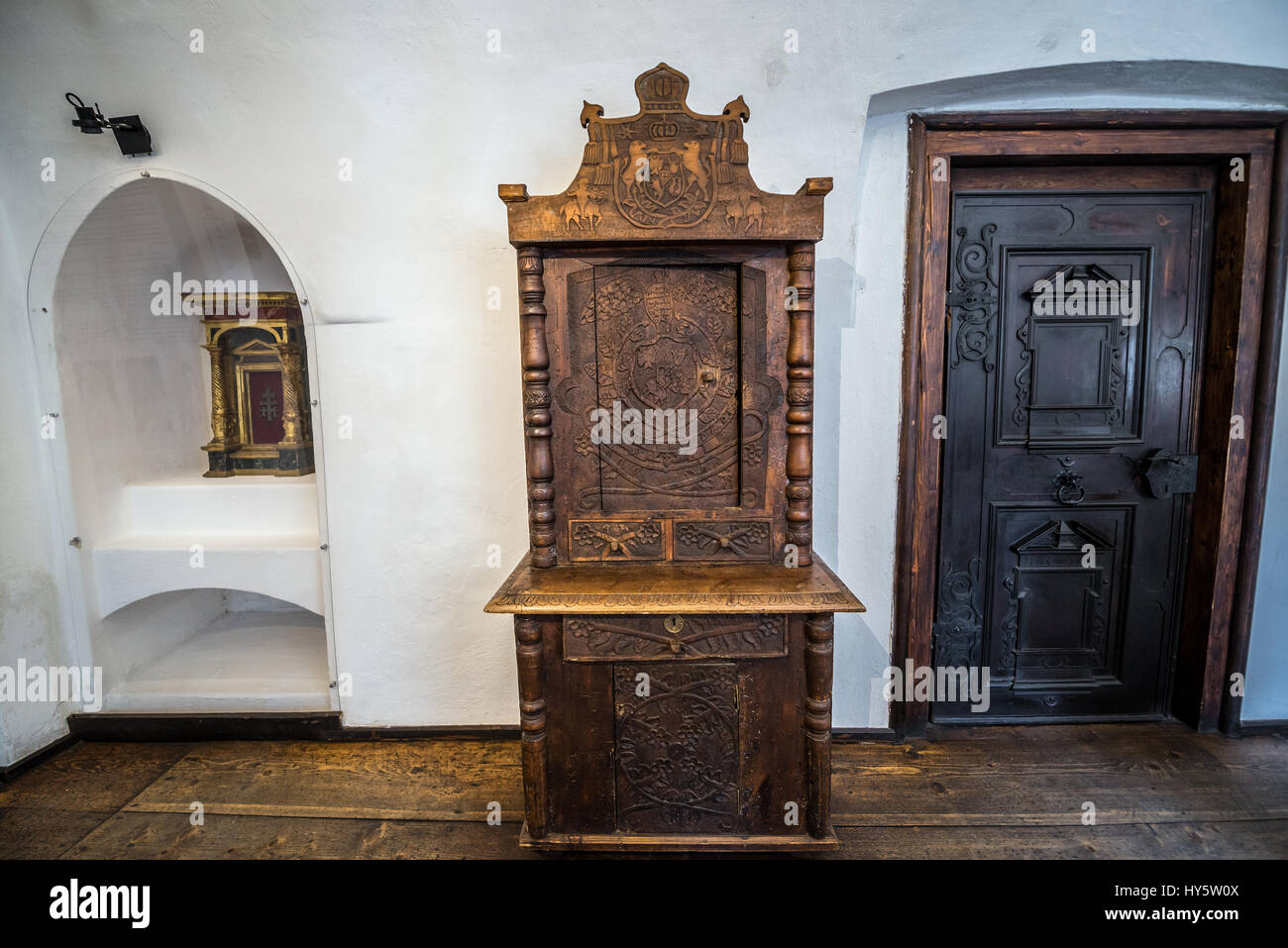Vecchi mobili in legno nel Castello di Bran nei pressi di crusca, Romania, così chiamato 'Dracula Castello dell', casa di carattere del titolo in Bram Stoker's 'Dracula" nuovo Foto Stock