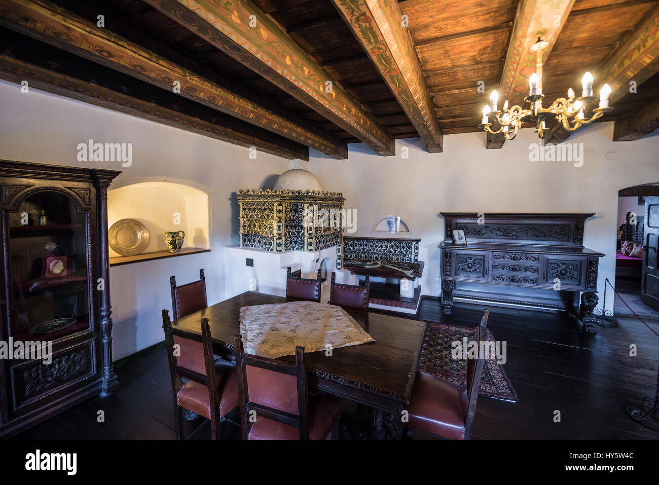 Il re Ferdinando la sala da pranzo nel Castello di Bran, Romania, così chiamato 'Dracula Castello dell', casa di carattere del titolo in Bram Stoker's 'Dracula" nuovo Foto Stock