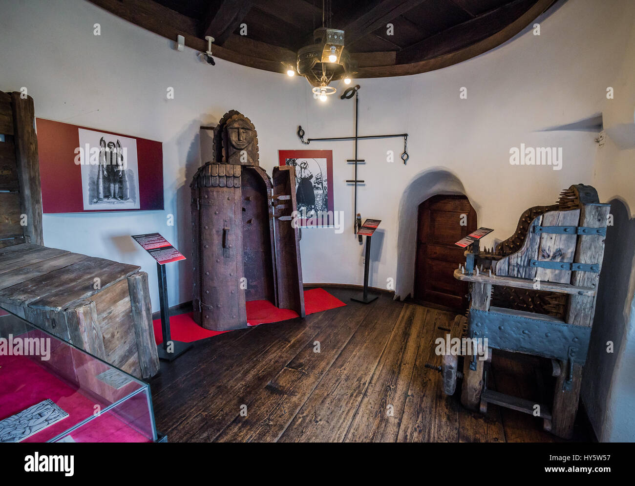 Vergine di Norimberga dispositivo di tortura nel Castello di Bran, Romania, così chiamato 'Dracula Castello dell', casa di carattere del titolo in Bram Stoker's 'Dracula" nuovo Foto Stock