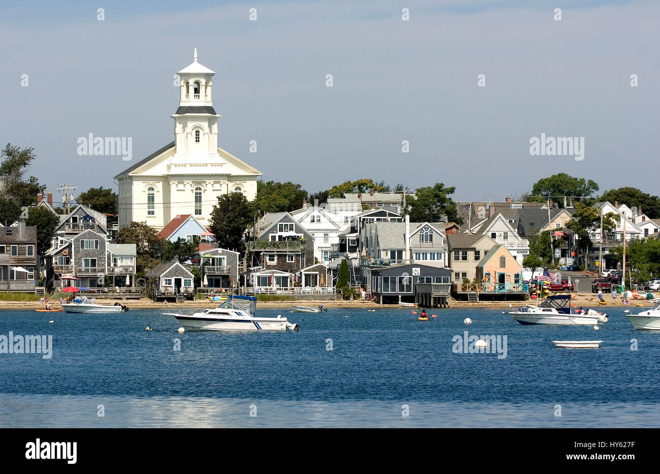 Il lungomare a Provincetown e recentemente rinnovato biblioteca comunale Foto Stock