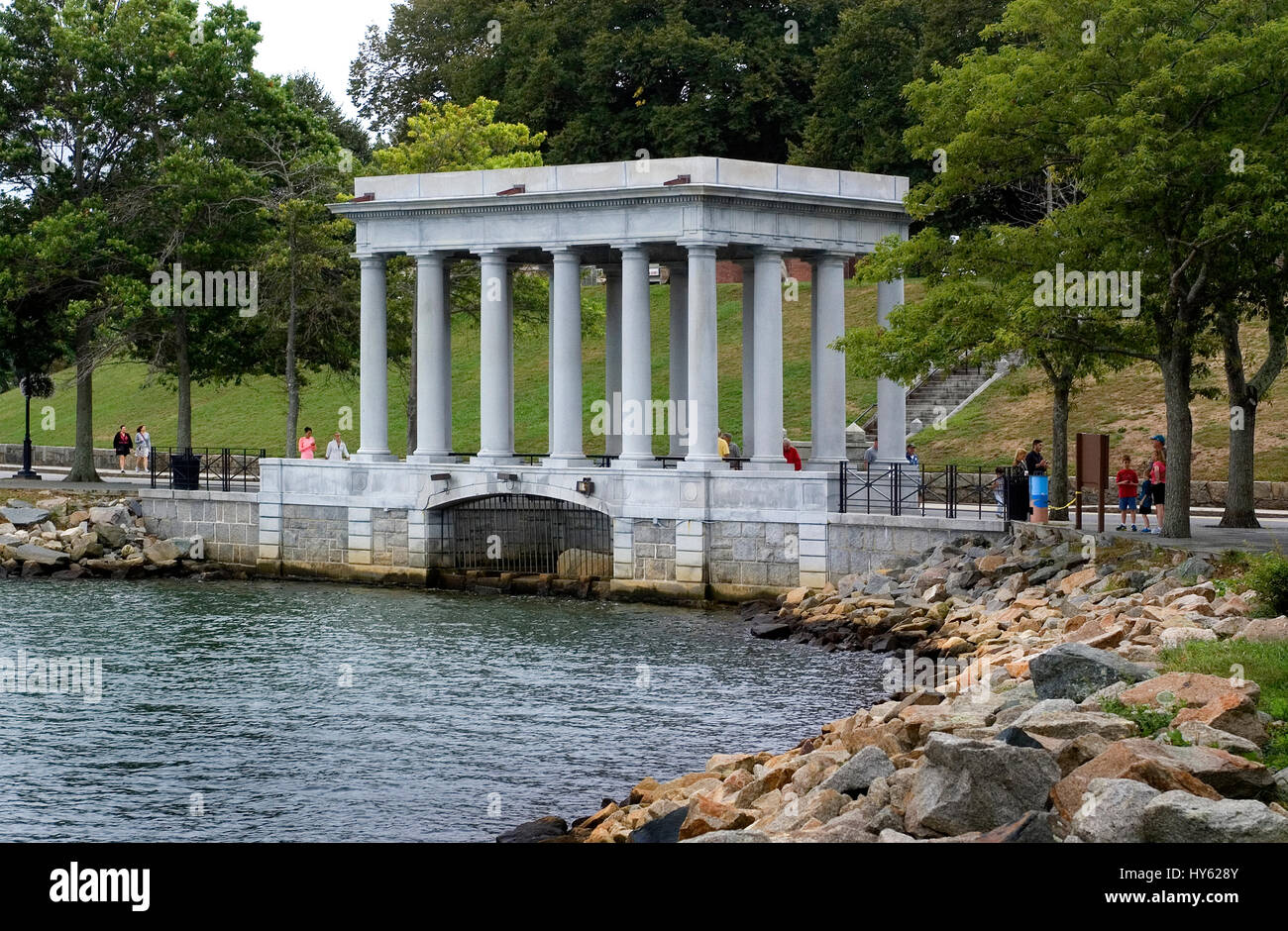 Il Plymouth Rock pavilion di Plymouth, Massachusetts. Il padiglione copre il famoso Plymouth Rock - sito dove i pellegrini sbarcati nel 1620 Foto Stock