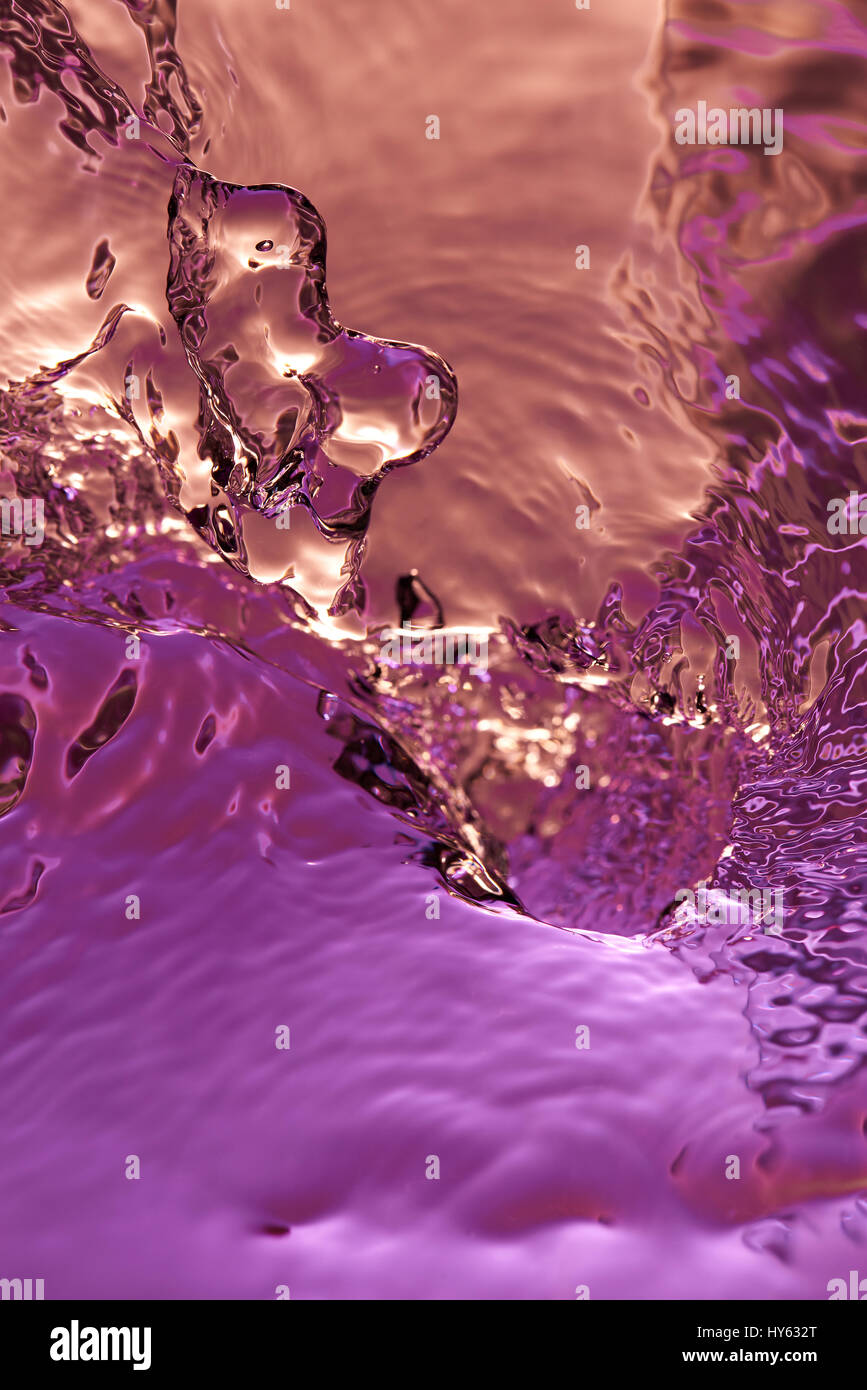 Abstract viola liquido colorato sfondo. Abstarct acqua splash wallpaper Foto Stock