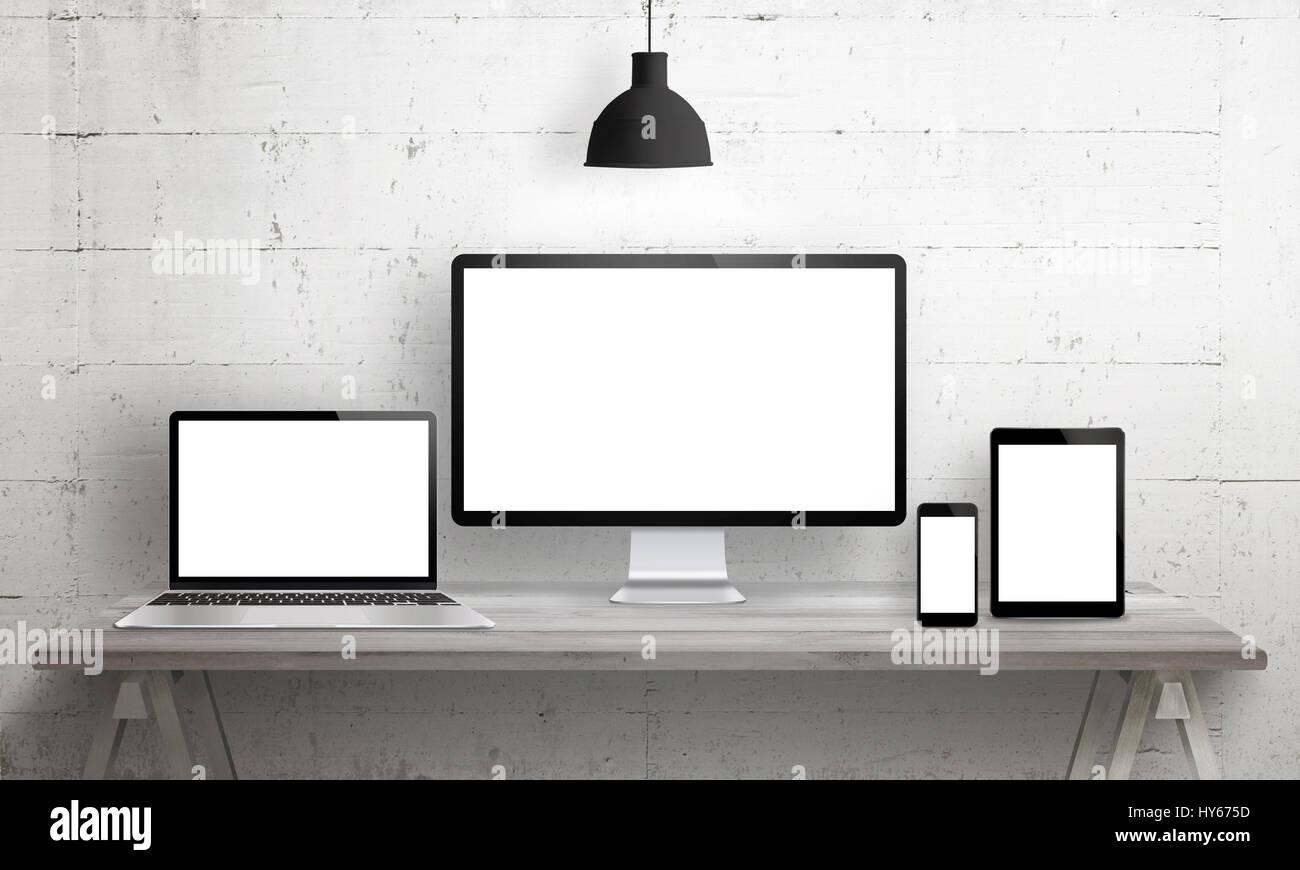 Reattivo sito web mockup. Il display del computer, laptop, tablet e smart phone sulla scrivania con isolato, Vuoto, Schermo bianco per design presentazione. Foto Stock