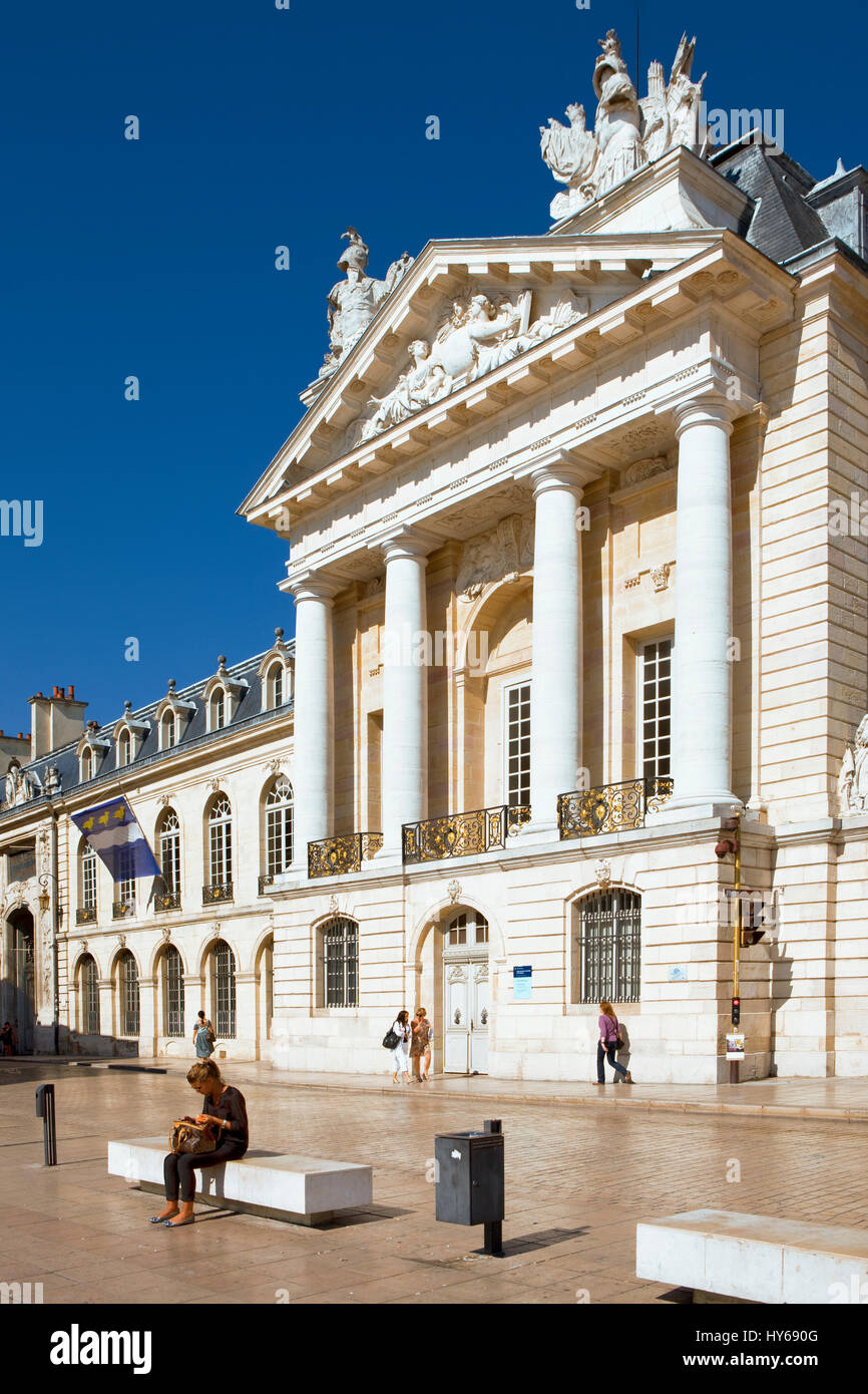 La place de la liberazione e il Palais des Ducs de Bourgogne di Digione Foto Stock