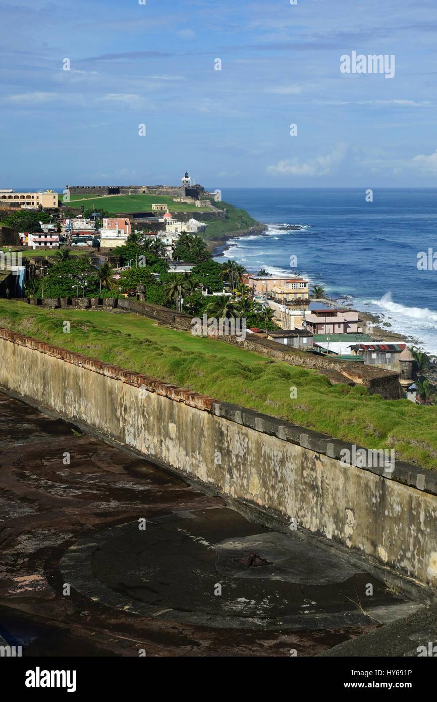 Visione verticale di Castillo de San Cristobal di San Felipe del Morro Fortezza, Puerto Rico Foto Stock