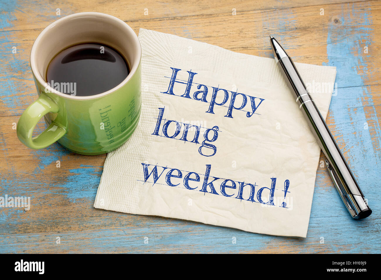 Happy Weekend lungo - scrittura su un tovagliolo con una tazza di caffè espresso Foto Stock