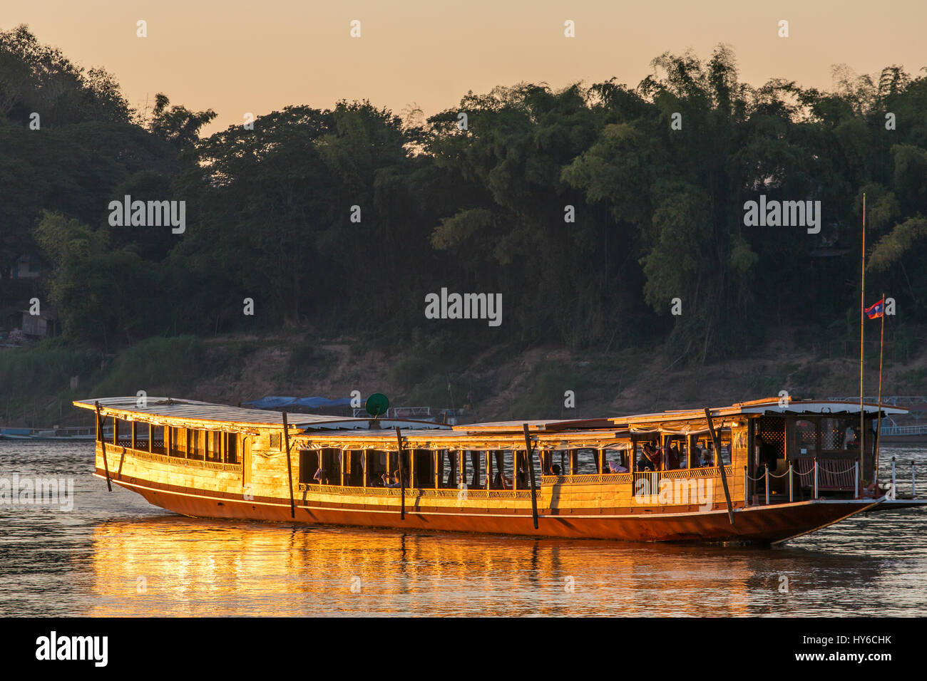 Imbarcazione turistica sul fiume Mekong, Luang Prabang, Laos Foto Stock