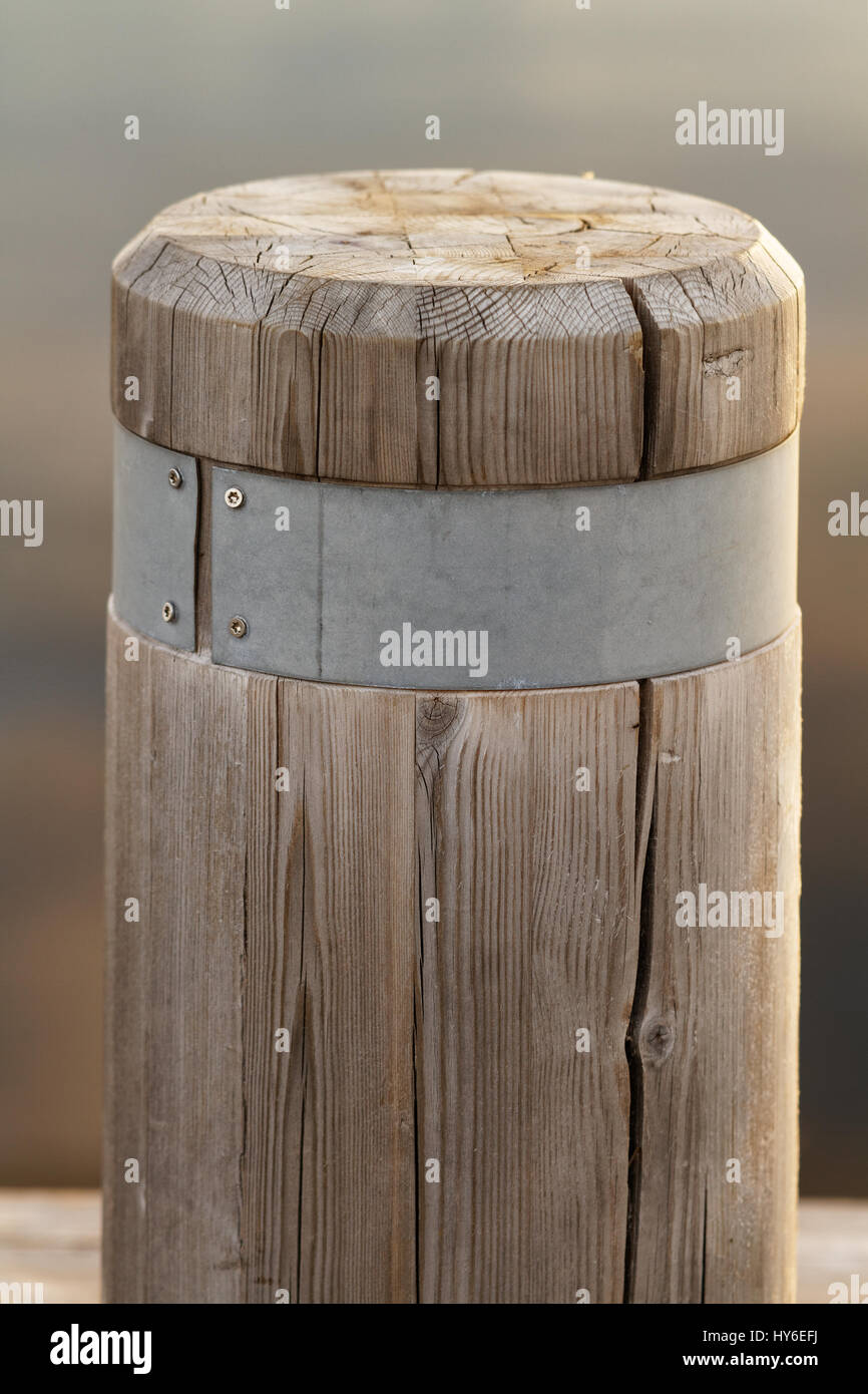 Palo di legno su Skeppsbron a Luleå, Svezia Foto Stock