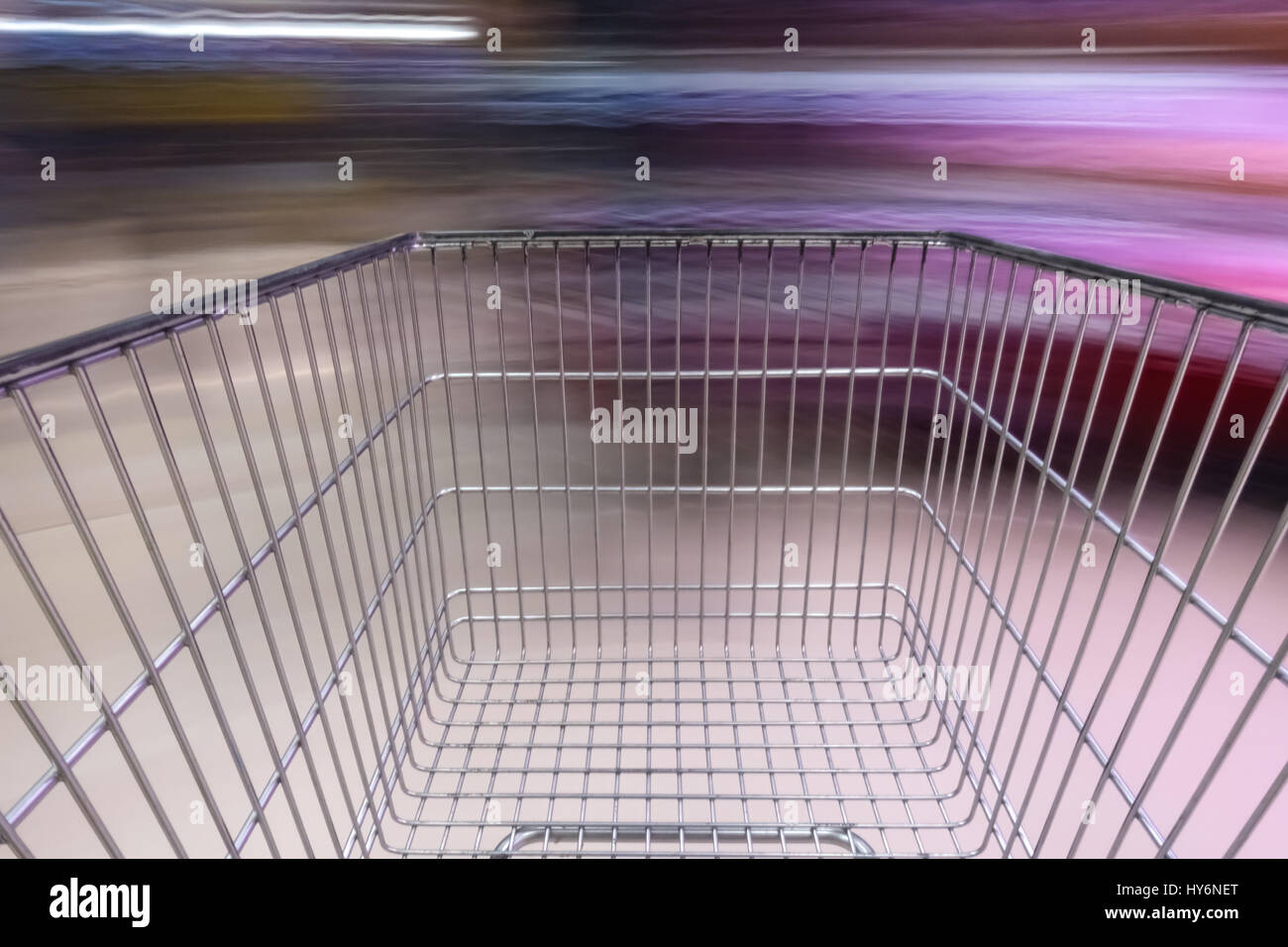 Supermercato corsia con Svuota carrello Foto Stock
