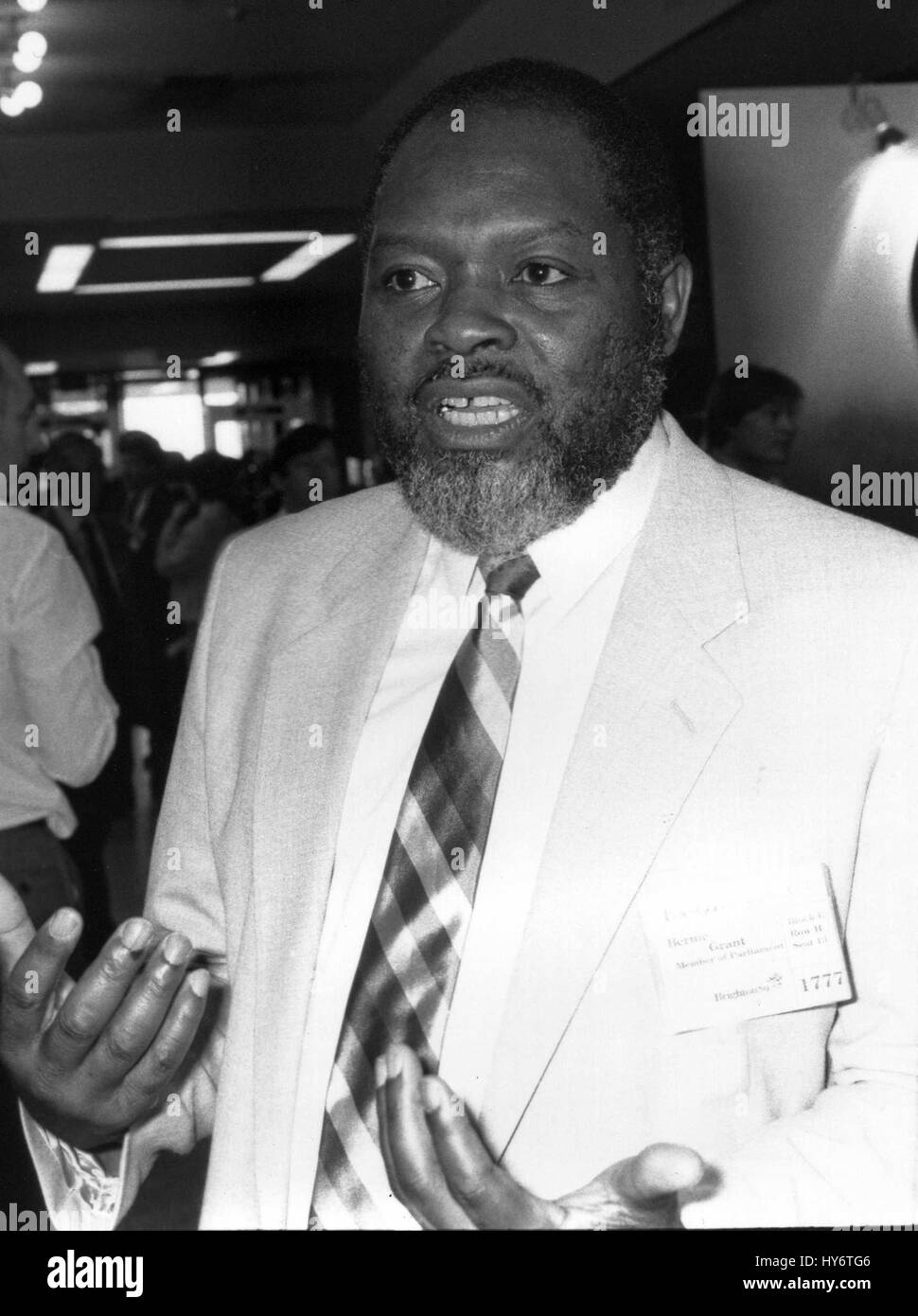 Bernie Grant, partito laburista membro del Parlamento di Tottenham, assiste la conferenza delle parti a Brighton, Inghilterra il 5 ottobre 1989. Foto Stock