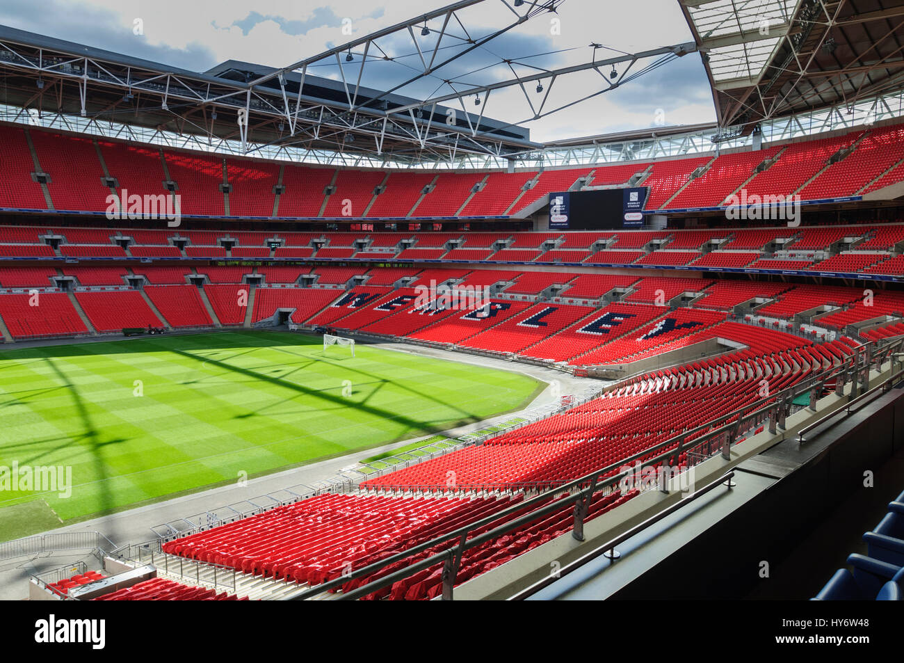 Lo stadio di Wembley sedi e panoramica del campo Foto Stock