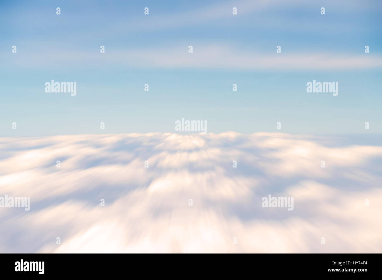 Abstract motion blur nuvola e cielo blu Foto Stock