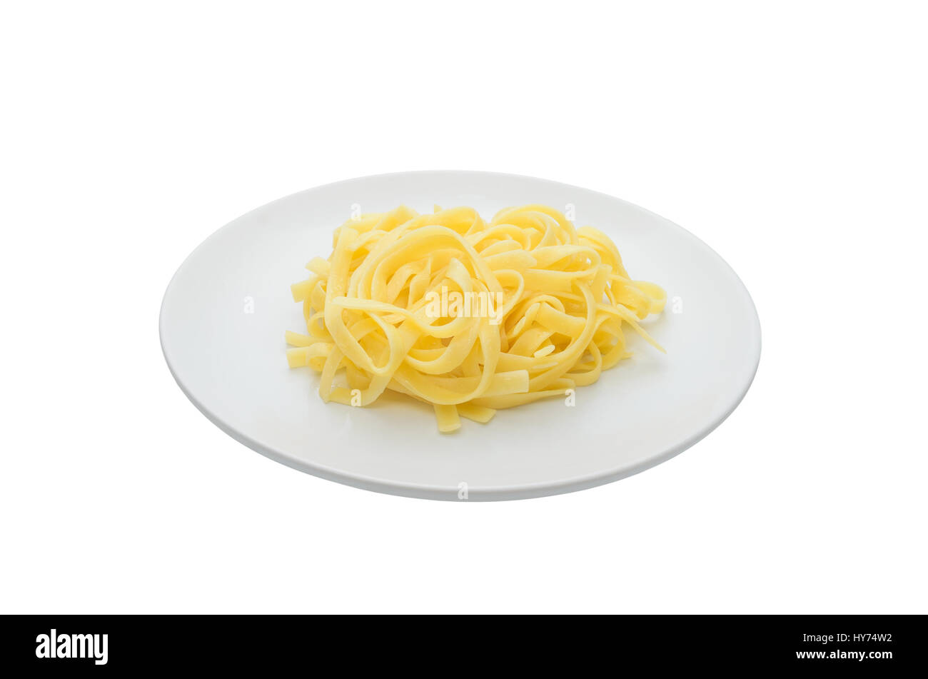 La pasta sul piatto bianco isolato su bianco Foto Stock