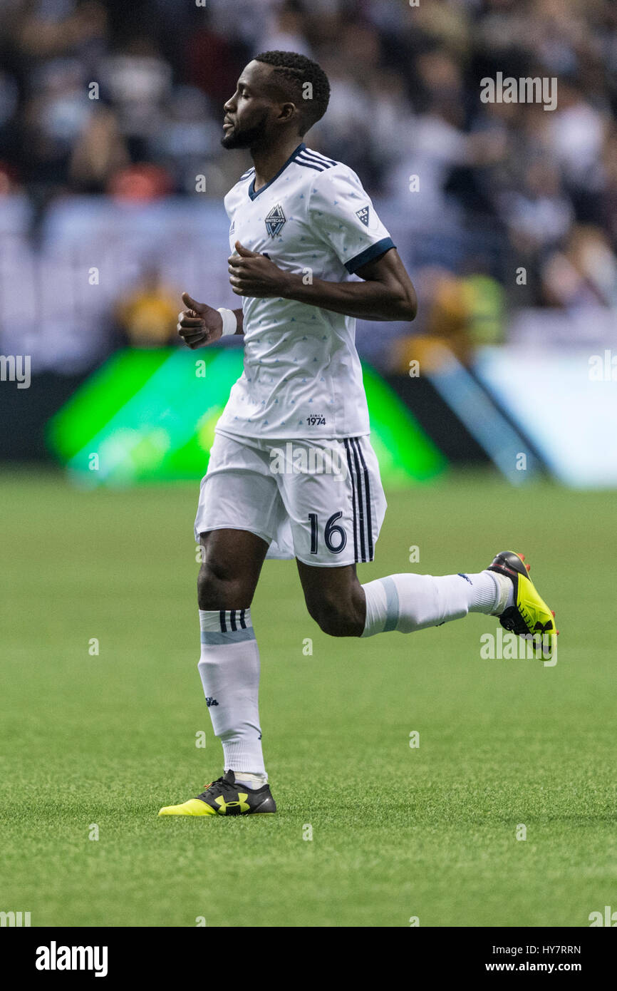 Vancouver, Canada. 1 Aprile, 2017. Tony Tchani (16) di Vancouver Whitecaps, salendo sul campo per la prima volta come un Whitecap. Vancouver sconfigge Los Angeles 4-2, con obiettivi Whitecap da Cristian Techera (13), Fredy Montero (12) e 2 gol da Matias Laba (15), Vancouver Whitecaps vs galassia di Los Angeles, BC Place Stadium. . © Gerry Rousseau/Alamy Live News Foto Stock