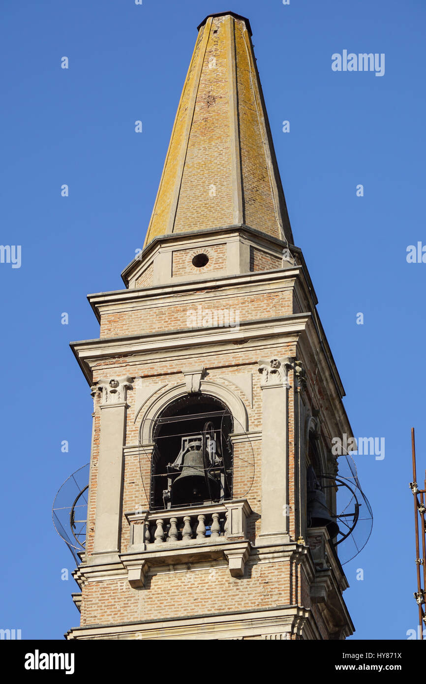 Il campanile della chiesa in Toscana, Italia. Foto Stock