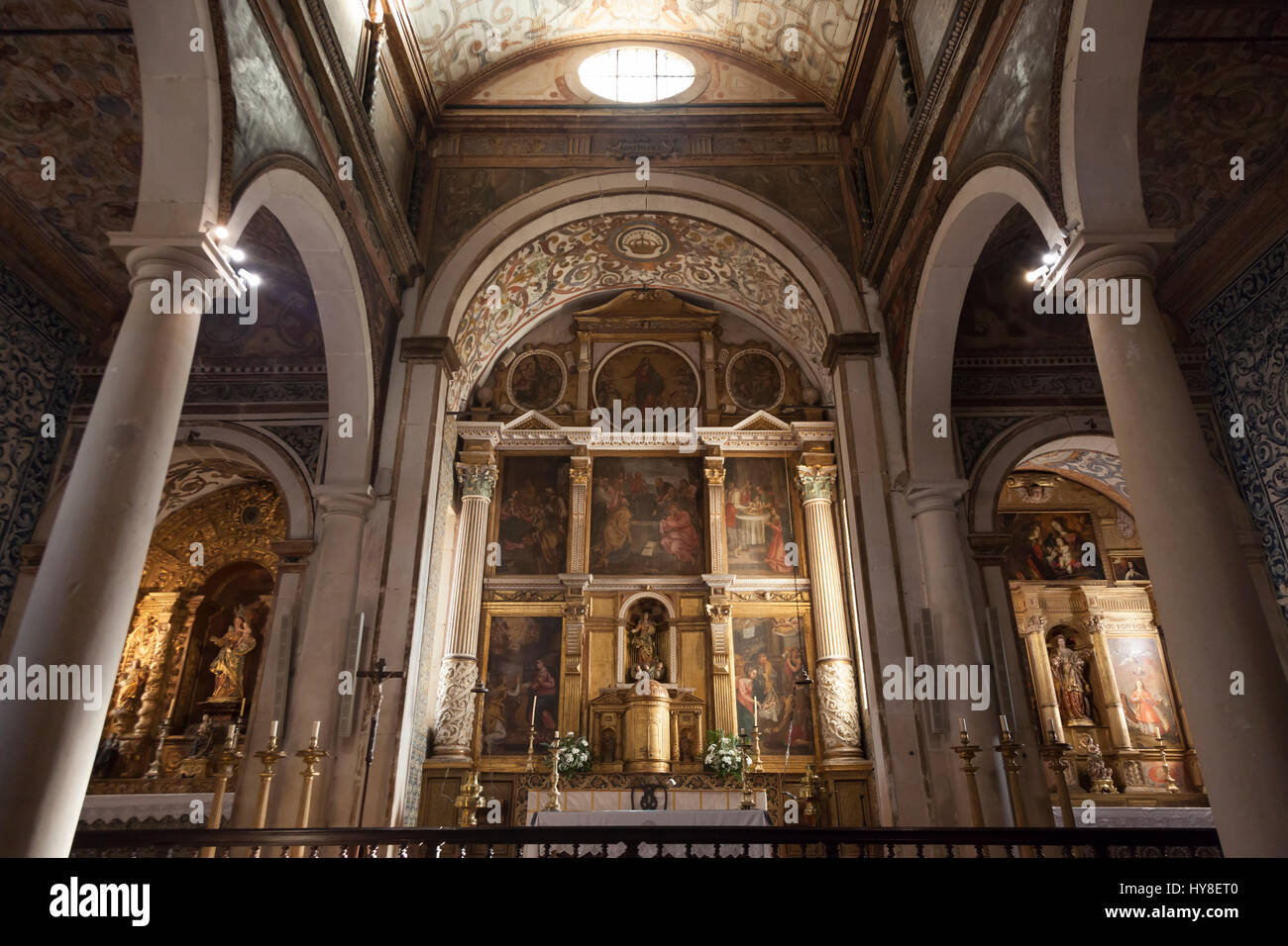 Óbidos, Portogallo: pala della Igreja de Santa Maria con dipinti dal pittore Obense João da Costa. Foto Stock