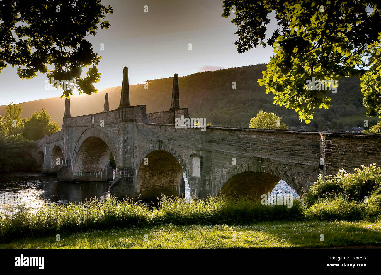 Il famoso Lt.generale Wade's Bridge attraverso il fiume Tay a Aberfeldy in Perthshire Scozia. Il ponte fu costruito nel 1773. Wade georgiano militare Foto Stock