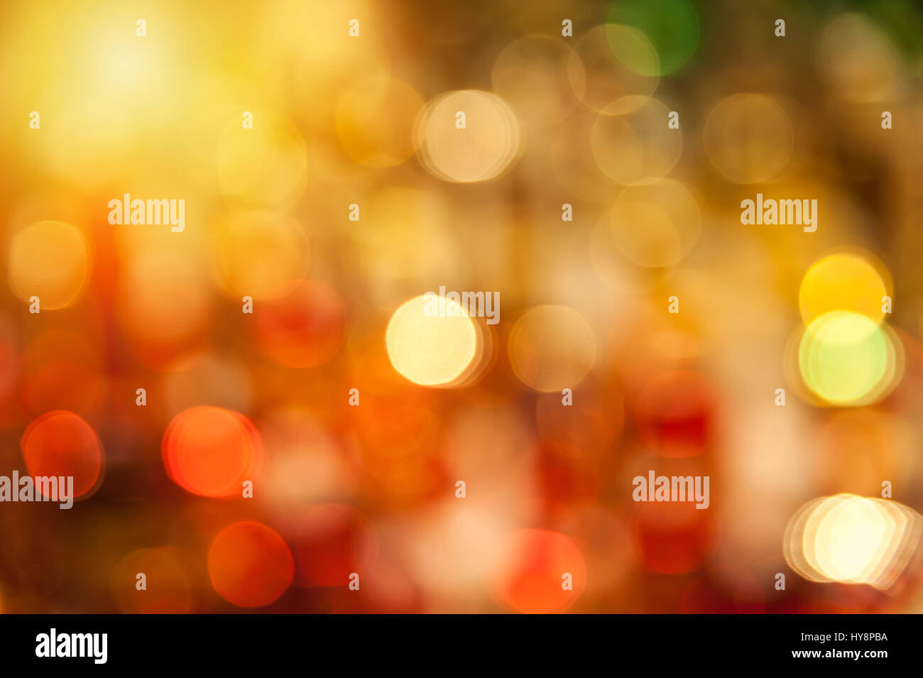 Giallo e rosso sfondo bokeh di fondo creato da luci al neon Foto Stock