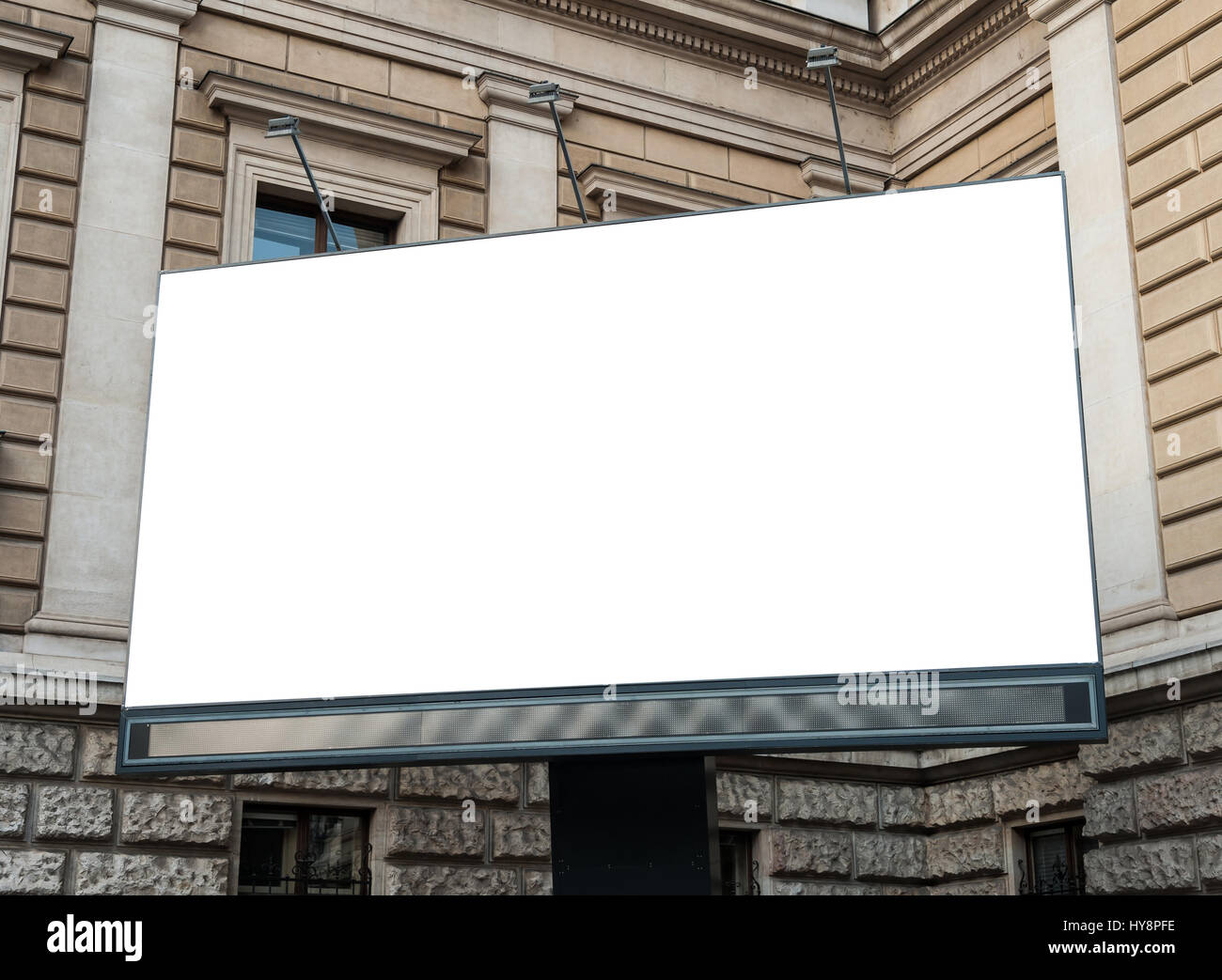 Un grande vuoto billboard urbano con spazio di copia Foto Stock