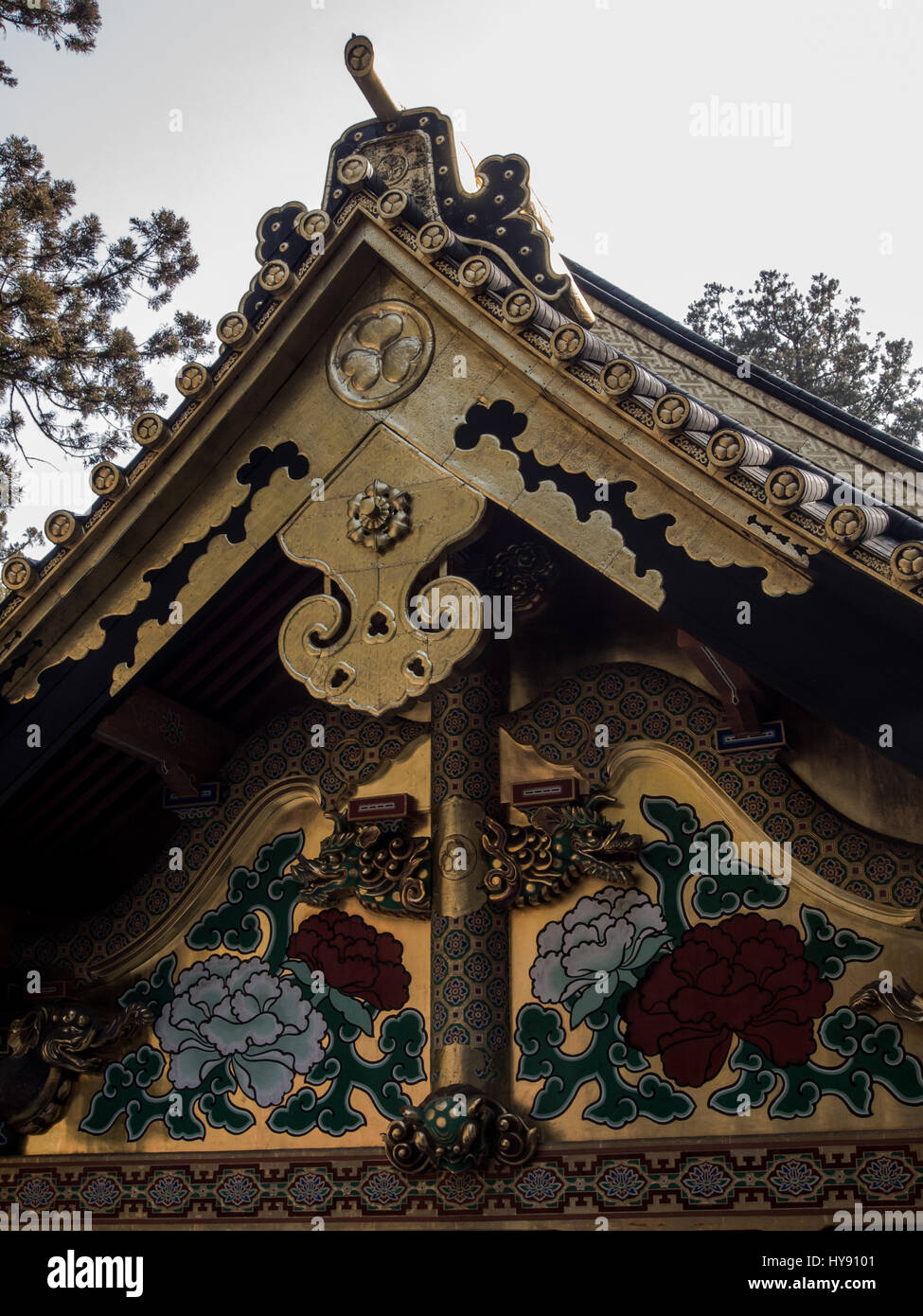 Decorazione ornati di frontone della costruzione del Santuario Toshogu,, Nikko, Tochigi, Giappone Foto Stock