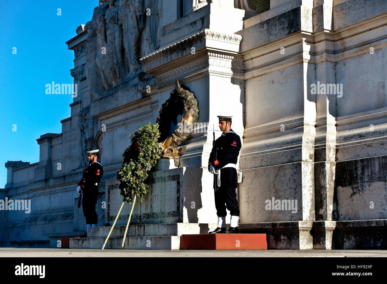 Monumento del soldato sconosciuto custodito da soldati. Monumento a Vittorio Emanuele II a Piazza Venezia. Milite Ignoto, Piazza Venezia. Roma, Italia Foto Stock