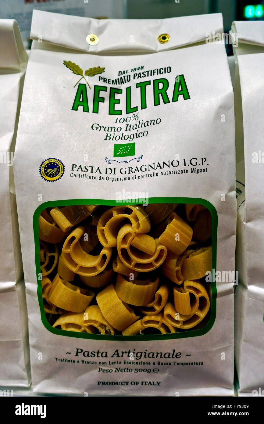 Pasta secca Gragnano in vendita presso il centro commerciale Eataly. Scatola di pasta. Roma, Italia, Europa, Unione europea, UE. Foto Stock