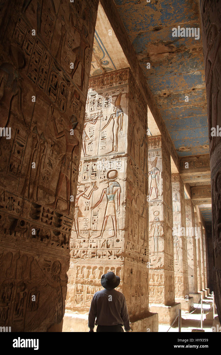 Tempio mortuario di Ramesse III a Medinet Habu a Luxor Foto Stock