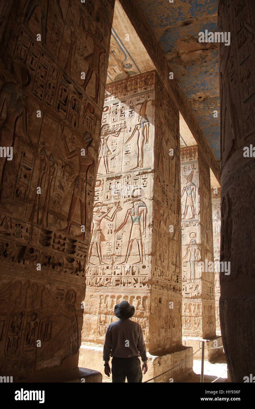Tempio mortuario di Ramesse III a Medinet Habu a Luxor Foto Stock