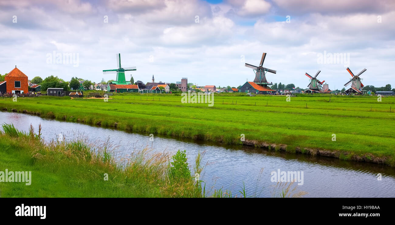 Mulini a vento di Zaanse Schans. Paesi Bassi Foto Stock
