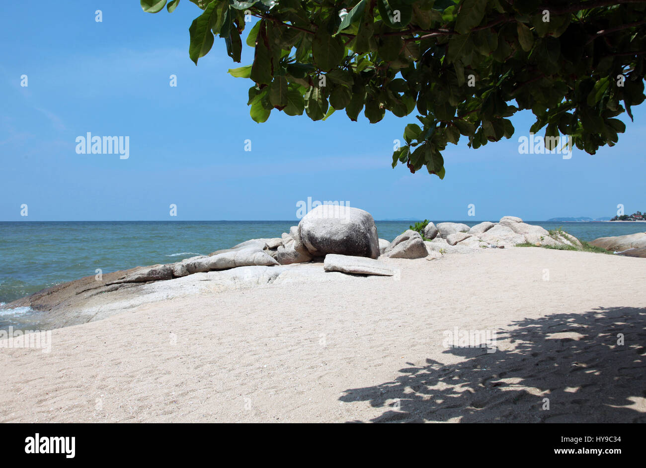 Rocce vicino al mare o oceano Foto Stock