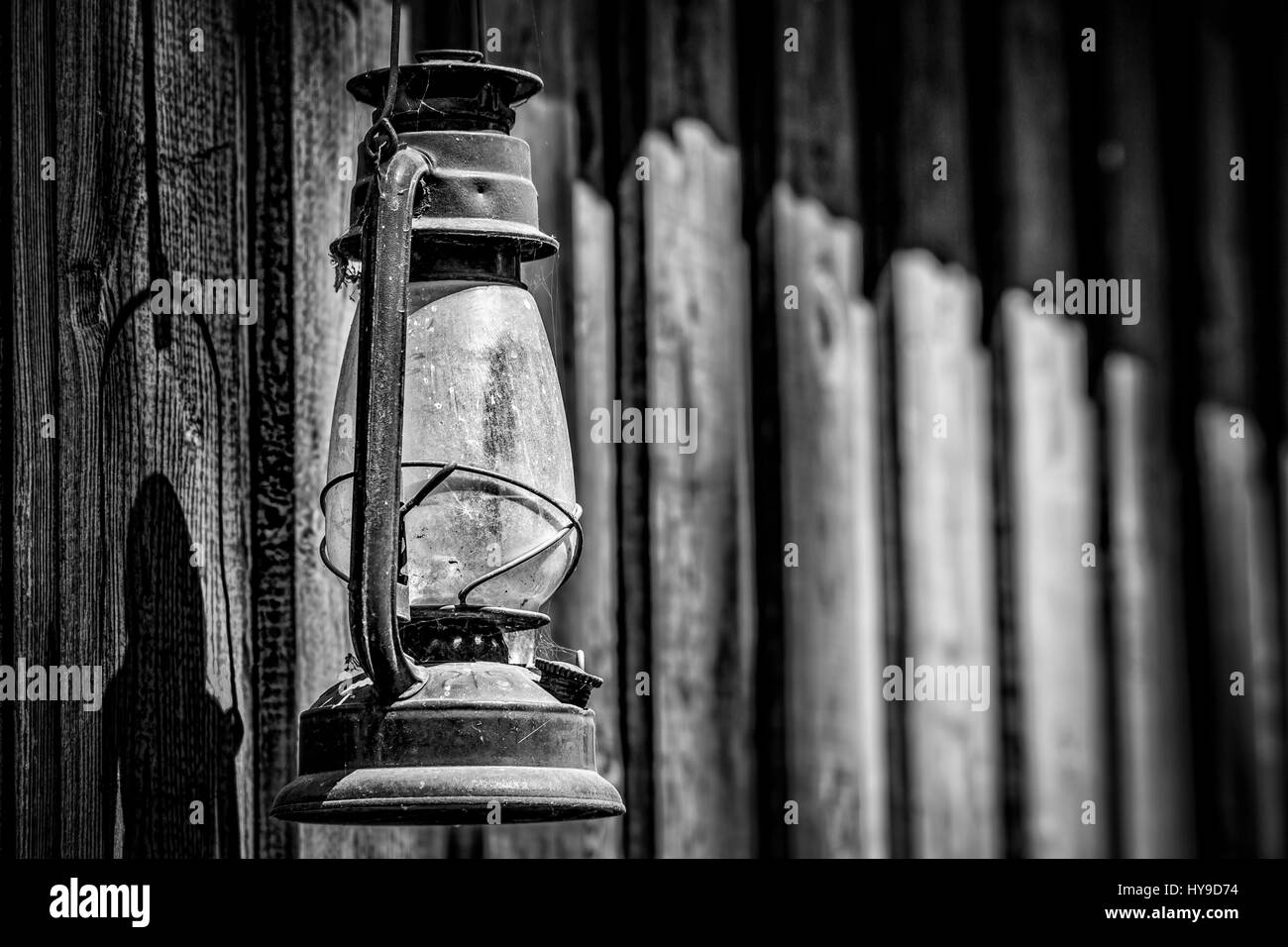 Una lampada haning su un Southern California ranch parete Foto Stock
