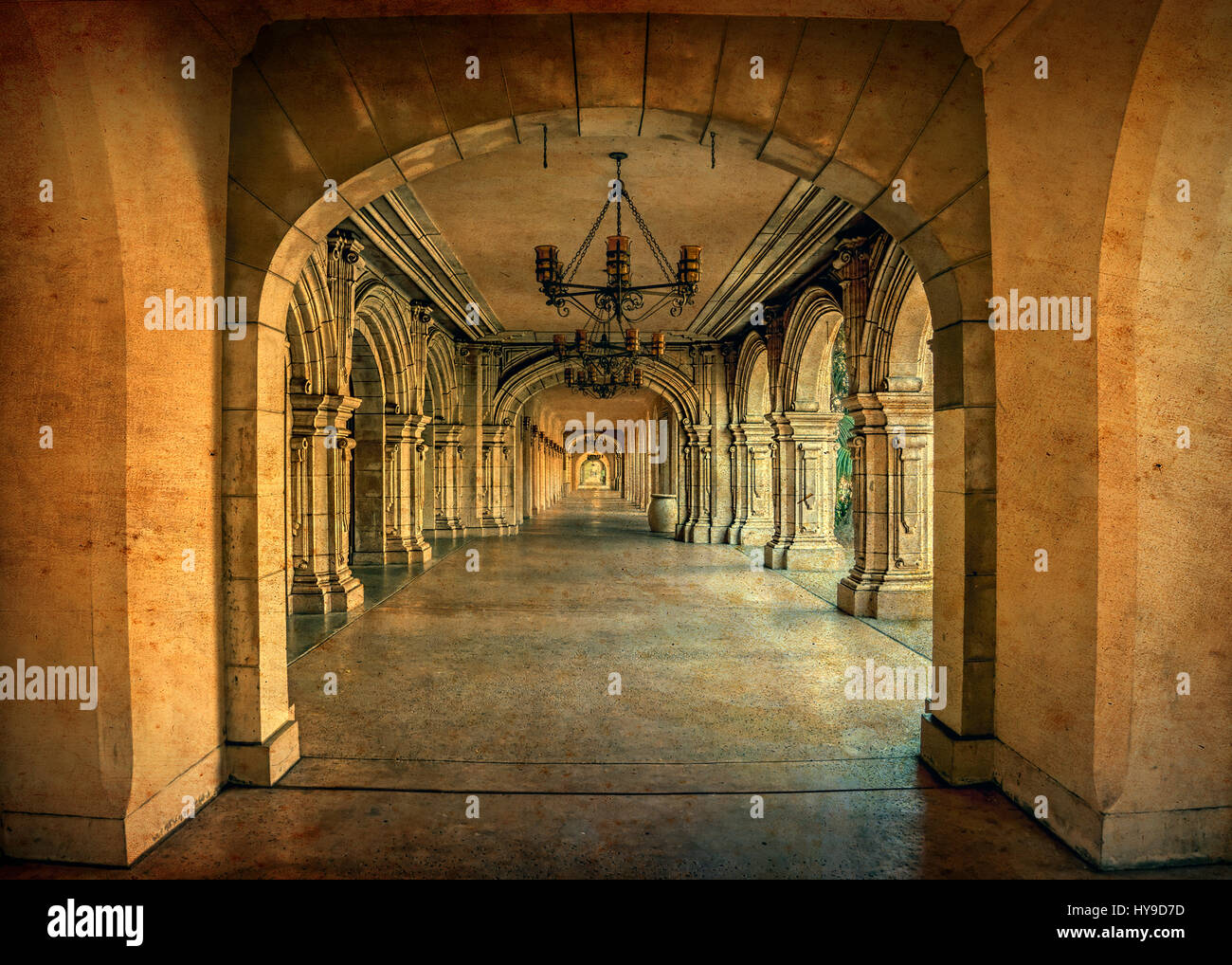 L'architettura spagnola di un corridoio al Balboa Park di San Diego, CA Foto Stock