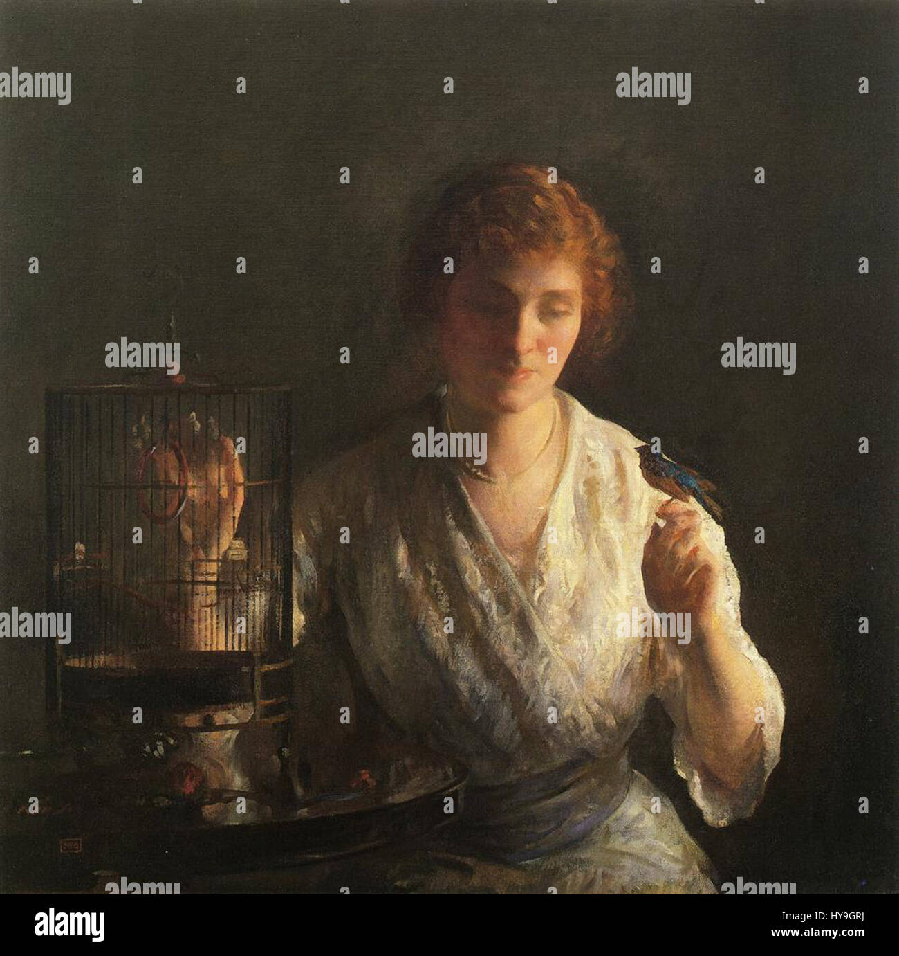 "Blue Bird" di Joseph DeCamp è un dipinto impressionista che raffigura una giovane donna in un momento sereno con un uccello blu, catturando la luce e i colori tipici dello stile dell'artista. Foto Stock