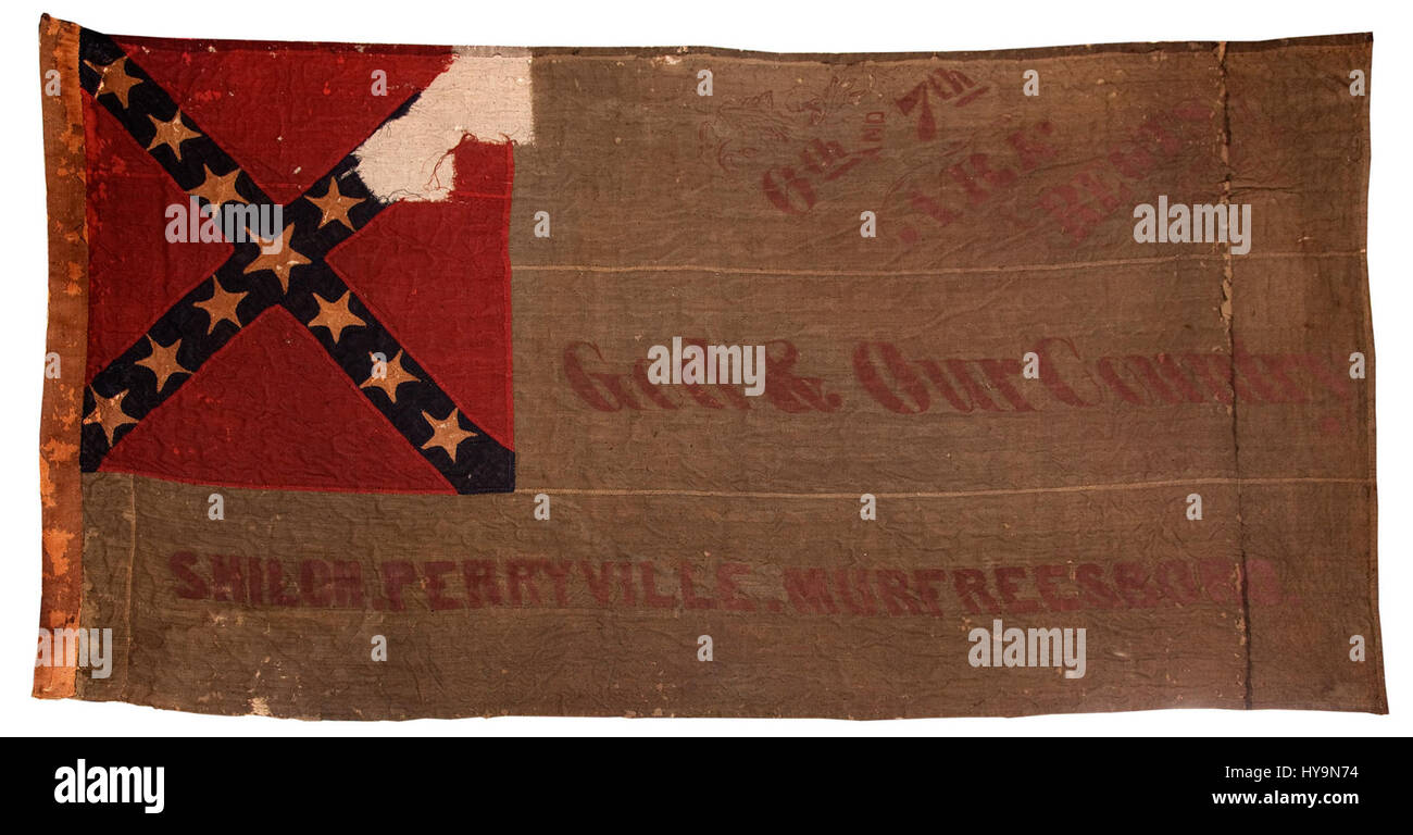 La 6th & 7th Arkansas Infantry Flag è un manufatto storico della guerra civile americana. Rappresenta i soldati confederati che hanno prestato servizio in questi reggimenti, simboleggiando la loro partecipazione a importanti battaglie durante la guerra. Foto Stock
