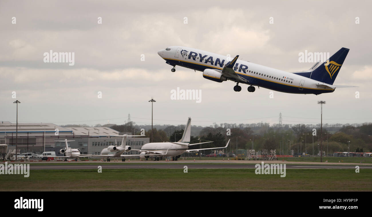 Dall'Aeroporto Stansted di Londra; Ryanair Boeing 737-800 Foto Stock
