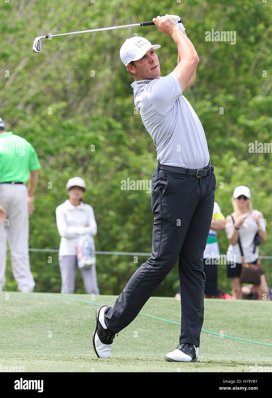 Umile, Texas, Stati Uniti d'America. 2 apr, 2017. Elenco di Luke colpisce un colpo dal fairway durante il quarto round del guscio Houston aperto presso il Golf Club di Houston in umile, Texas. John Glaser/CSM/Alamy Live News Foto Stock