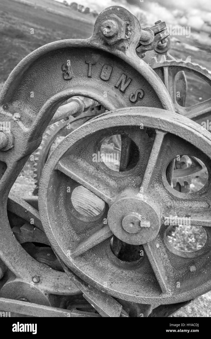 Close up di vecchie miniere a Magie miniera Peak District Derbyshire che mostra gli ingranaggi Foto Stock