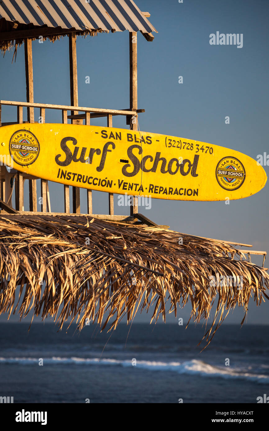 Scuola di Surf segno sulla spiaggia di San Blas, Nayarit, Messico. Foto Stock