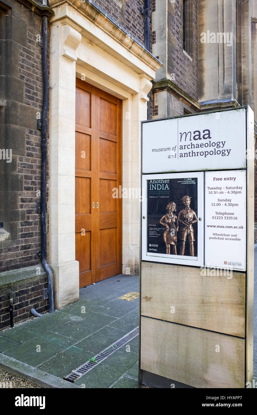 Segno di ingresso per i musei di archeologia e antropologia in Pembroke Street, Cambridge. Il museo fa parte dell'Università di Cambridge, UK. Foto Stock