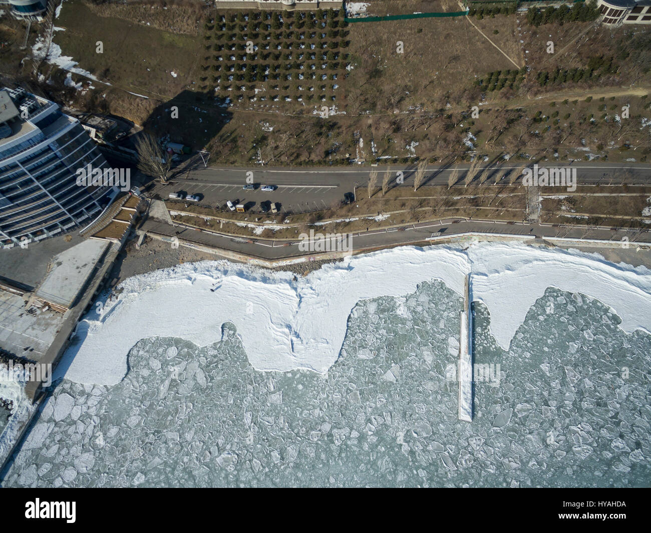 Antenna fuco immagine del Mar Nero congelato a 12 Stazione Spiaggia in Odessa Ucraina. Foto Stock