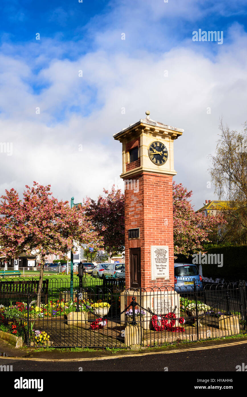 Shaldon War Memorial e la torre dell orologio Shaldon South Devon Regno Unito Foto Stock