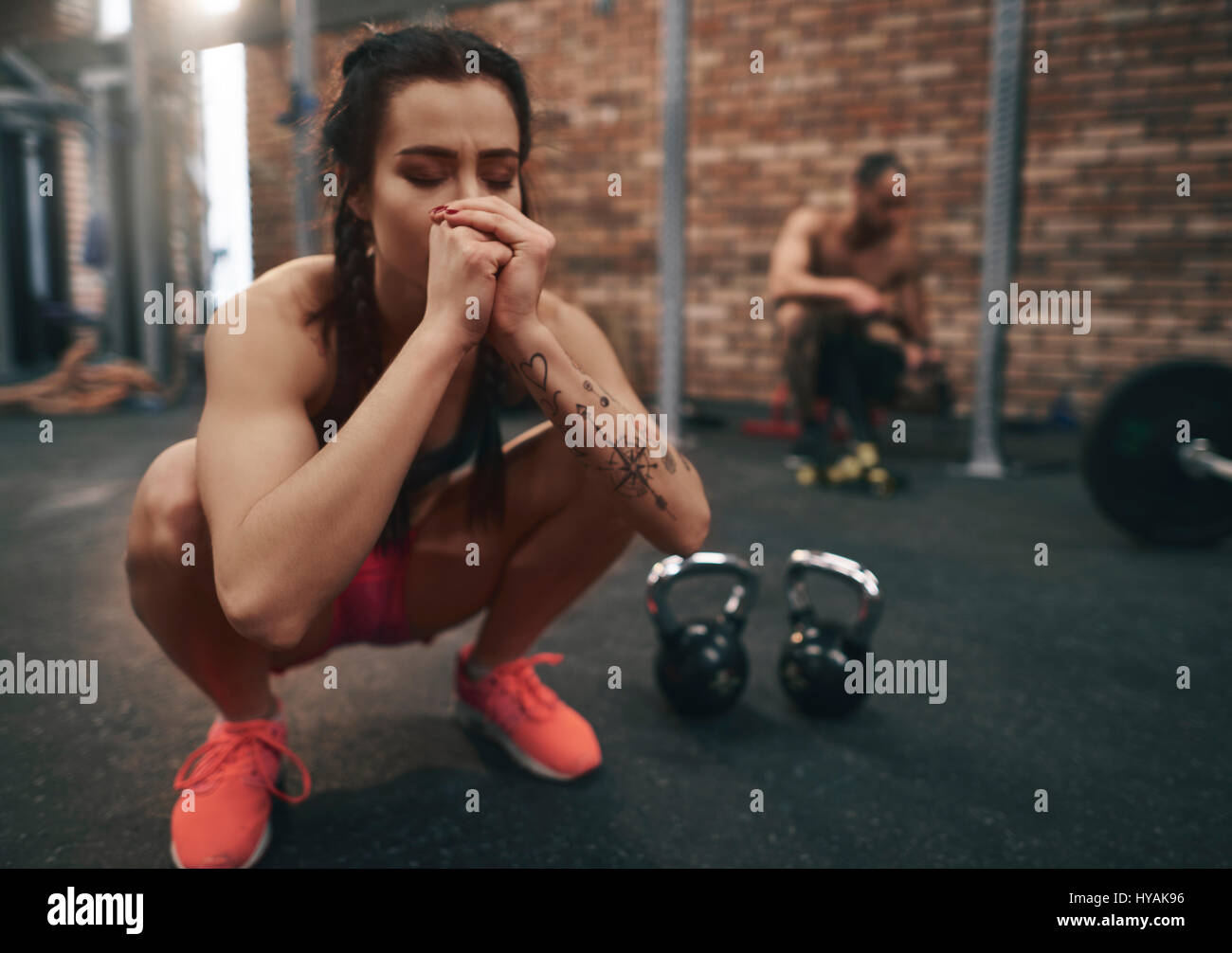 Close up di meditare giovane donna Foto Stock