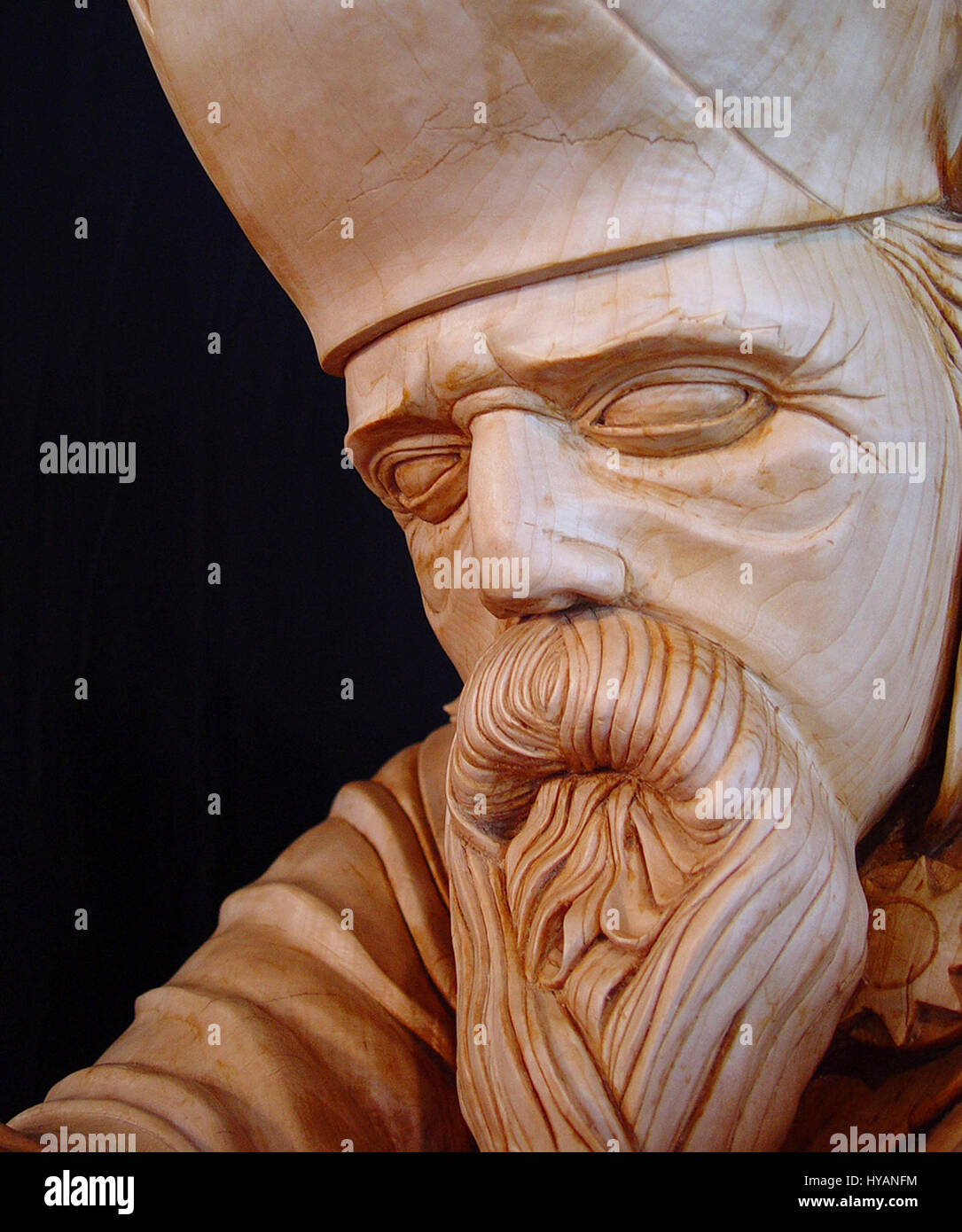 Oneonta, USA: Un intagliato a mano scultura in legno chiamato il re. Di' IN LEGNO Adamo ed Eva come realistico questi strabilianti sono le sculture in legno. Le opere raffigurate qui sono fantastici pezzi interamente scolpito in legno - e può richiedere fino a 1.000 ore di faticoso e completo. Ispirato da sculture in pietra mentre studiano a Roma, 27 anni fa, scultore americano Stefanie Rocknak (48), ha deciso di trasferire le competenze dei Maestri di pietra per il suo materiale preferito - legno. Foto Stock