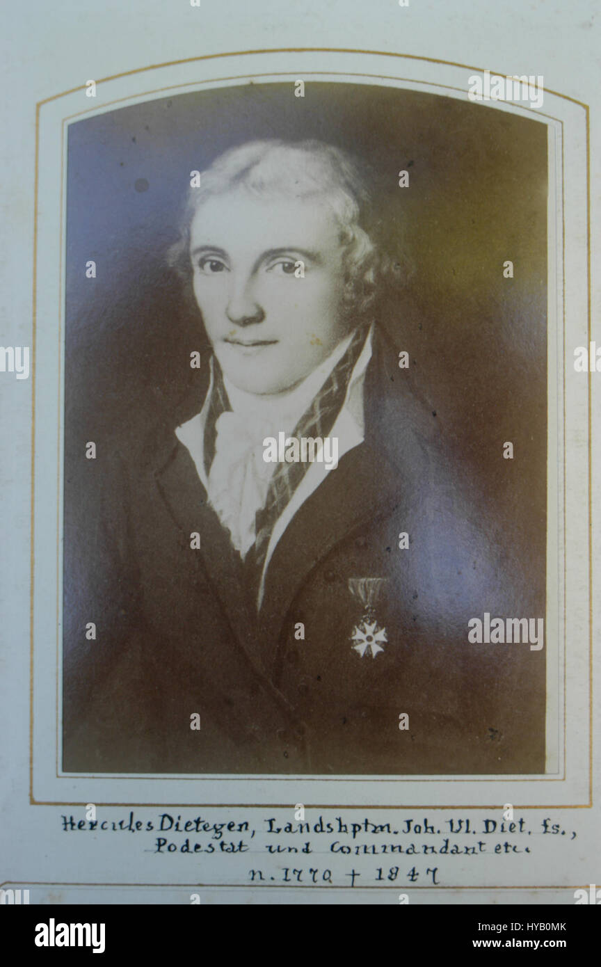 Hercules Dietegan (1770 – 1847) è stato un militare e amministratore italiano. Servì come podestà (sindaco) e comandante, giocando un ruolo chiave nel governo e nelle operazioni militari del suo tempo. Noto per il suo coinvolgimento in varie campagne militari regionali, la sua leadership influenzò significativamente il panorama politico della sua comunità durante l'era napoleonica. Foto Stock