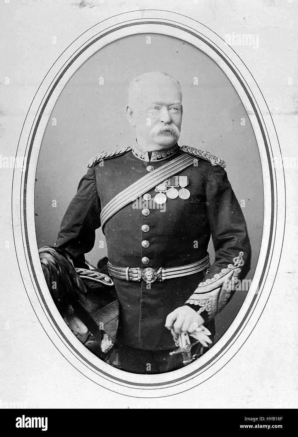 Il colonnello William Johnston era un ufficiale dell'esercito britannico nel XIX secolo. Questa fotografia, parte della collezione del professor E. Parkes, fornisce informazioni sul personale militare di quell'epoca. Foto Stock